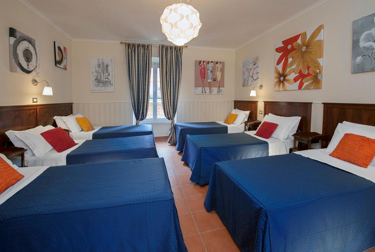 Camera Familiare con Bagno in Comune