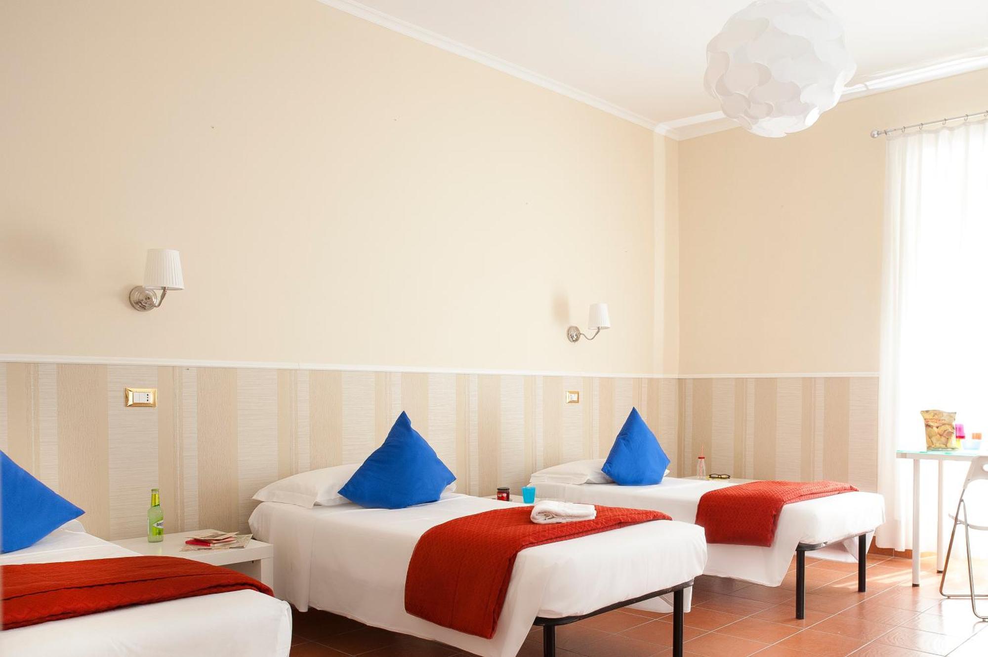Camera Tripla Basic con Bagno in Comune